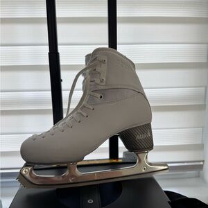 Aura Classic White Ice Skating Boots